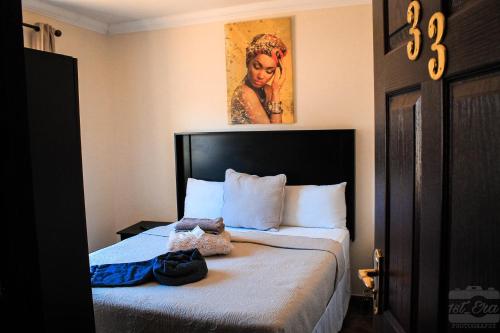 Imvomvo Country Lodge tesisinde bir odada yatak veya yataklar