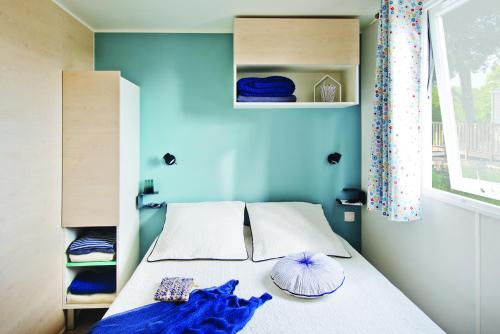 Camping Campo Di Liccia tesisinde bir odada yatak veya yataklar