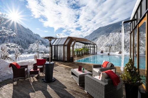 Nespecifikovaný výhled na hory nebo výhled na hory při pohledu z hotelu