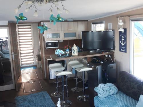 Η κουζίνα ή μικρή κουζίνα στο Houseboat Izabela