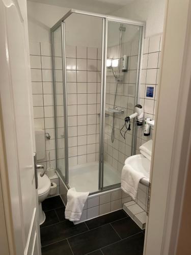 Um banheiro em Airport Hotel One Aparthotel Sylt