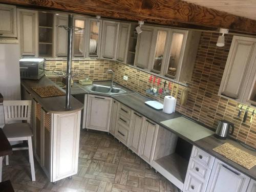 Η κουζίνα ή μικρή κουζίνα στο Файно Є