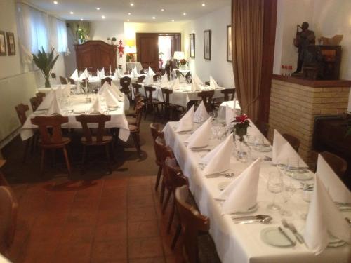 Restavracija oz. druge možnosti za prehrano v nastanitvi Hotel und Restaurant -Gasthaus Zur Pfalz