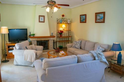Villa Elissa with 3 bedrooms andpool and views close to Conil