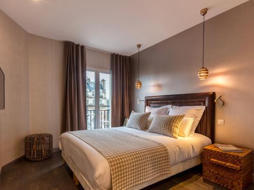 a bedroom with a large bed and a window at BE YOU LUXURY APART'HÔTEL - LA SO NUDE in Paris