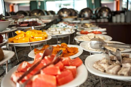 Makanan di atau berdekatan hotel