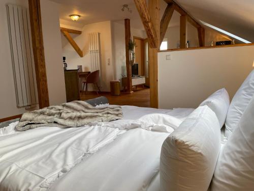 a white bed with a blanket on it in a room at Grüne Insel in Quedlinburg