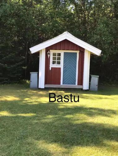 a smallshed with the word basil in front of it at Källåsens Stuguthyrning in Sjötofta