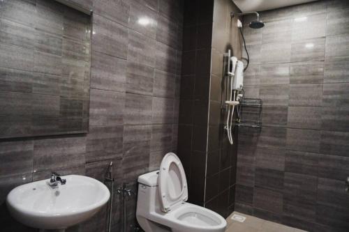 a bathroom with a toilet and a sink at Apple Home 1 @ Menara Simfoni/Symphony Tower C180/Cheras/Mines/Balakong/Kuala Lumpur in Seri Kembangan