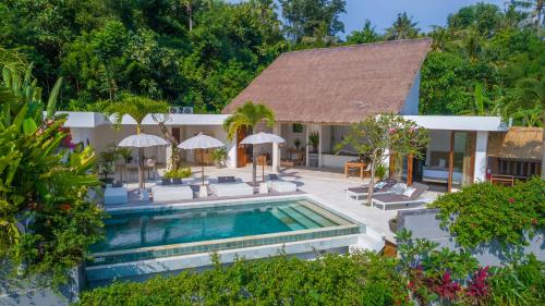 สระว่ายน้ำที่อยู่ใกล้ ๆ หรือใน Villa Pineappledream