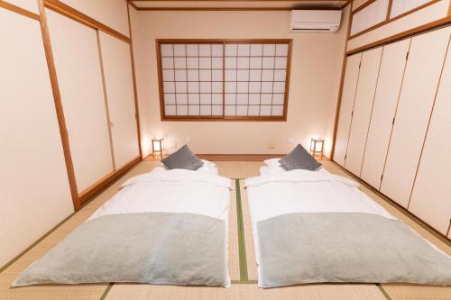 Giường trong phòng chung tại 大吉屋2号館 ワンフロア貸切 非対面チェックイン対応