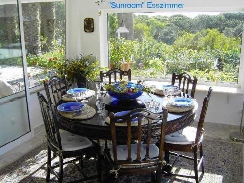 Castelo do Mar, 3 bedroom villa with private pool in large garden, 400m to beach and close to village