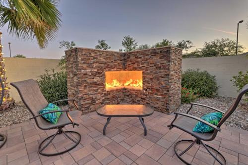 Φωτογραφία από το άλμπουμ του Modern Azure Home with Beautiful Patio, Pool and Spa! σε Goodyear