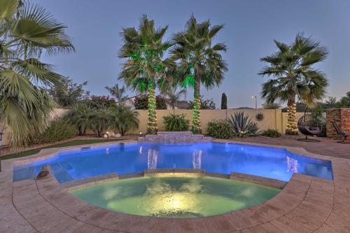 Πισίνα στο ή κοντά στο Modern Azure Home with Beautiful Patio, Pool and Spa!
