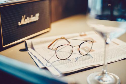 a pair of glasses sitting on a table with a wine glass at art Hotel Tucholsky in Bochum