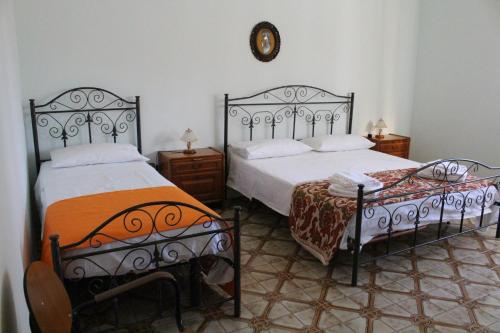 En eller flere senge i et værelse på Villetta Bianca