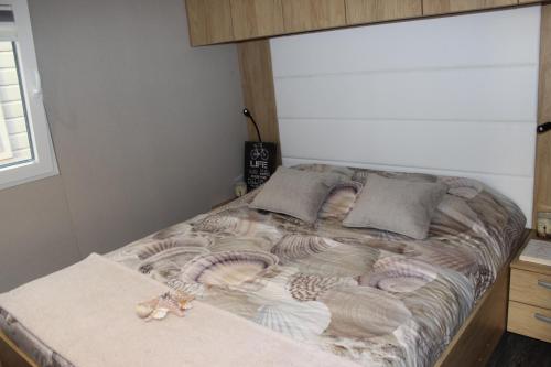 Una cama o camas en una habitación de Floating house BRAVIA