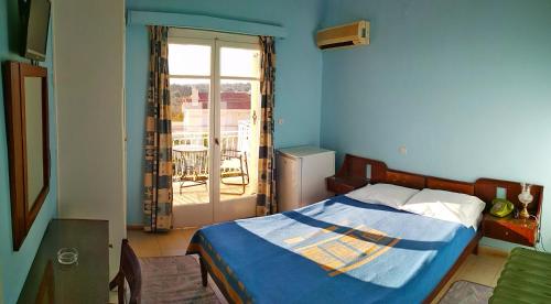Postel nebo postele na pokoji v ubytování Nireus Hotel
