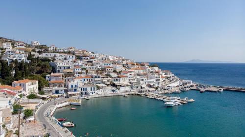 Fotografie z fotogalerie ubytování Krinos Suites Andros v destinaci Batsi
