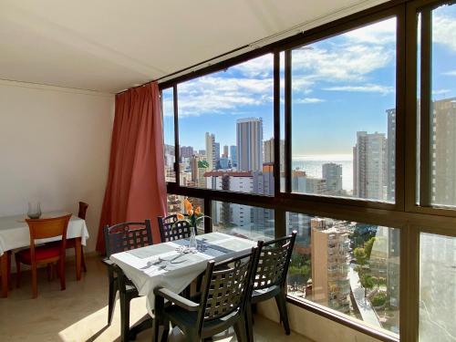 Los Gemelos 2- Aloturin Benidorm tesisinde bir balkon veya teras