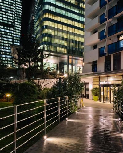 Το κτήριο όπου στεγάζεται  το ξενοδοχείο διαμερισμάτων