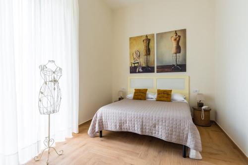 a bedroom with a bed and a painting on the wall at La Gatta Cenerentola Rooms in Naples