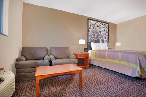 Gallery image of Super 8 by Wyndham Fort Madison in Fort Madison