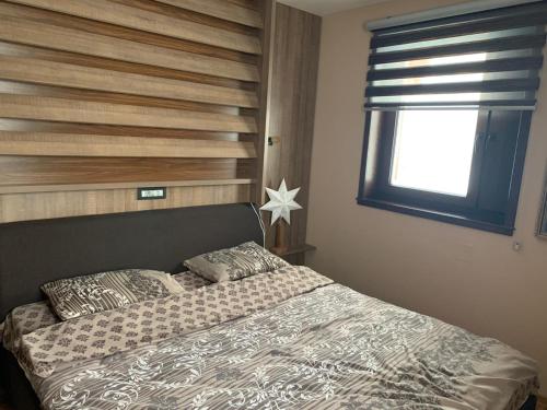 Ένα ή περισσότερα κρεβάτια σε δωμάτιο στο Vila PAHULJA A6