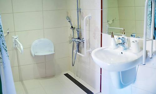 a bathroom with a shower and a sink at Przytulny kąt in Białowieża