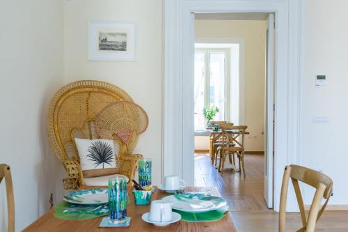 a dining room with a table and a chair at La Gatta Cenerentola Rooms in Naples