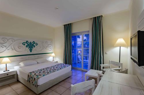 Voodi või voodid majutusasutuse Euphoria Palm Beach Resort toas