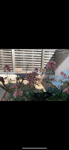 Photo de la galerie de l'établissement La pause Bretonne avec vue sur la baie, à La Forêt-Fouesnant