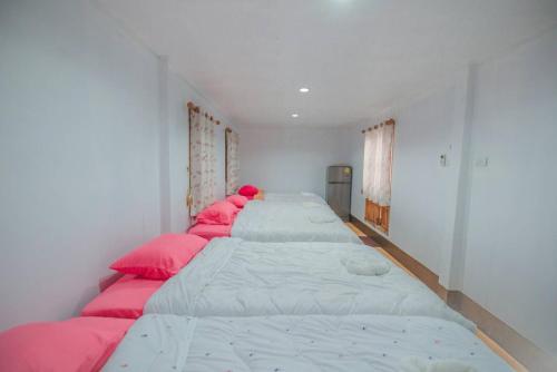 Cama o camas de una habitación en NonKan HomeStay นอนกาญจน์ โฮมสเตย์