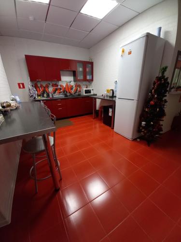 
Кухня или мини-кухня в Tiras Hotel
