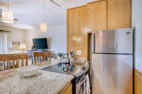 Una cocina o zona de cocina en Kihei Kai 12