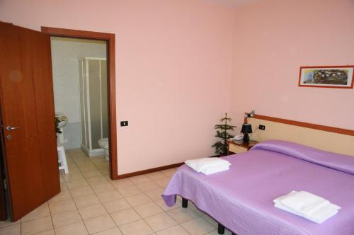Postel nebo postele na pokoji v ubytování Hotel Cippa’s