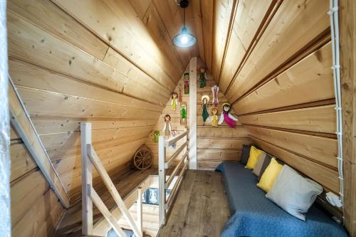a room in a log cabin with a bed and stairs at Willa w Ubocy - "Jacuzzi i Sauna w ofercie dodatkowo płatnej" in Murzasichle