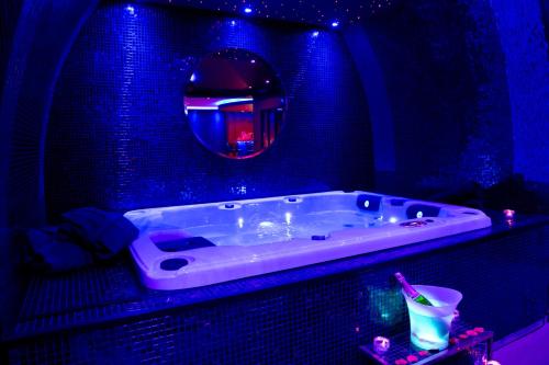 L'Insolite Spa Privatif ''Suite Luxueuse-Jacuzzi" photo 23