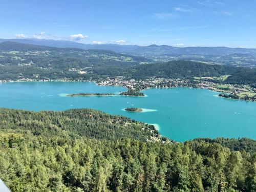 an aerial view of a lake with trees at Haus Tilia Karinthië Appartementen in Nötsch