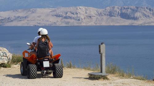 a man and woman on a quad bike on the side of a lake at Terra Park SpiritoS in Kolan