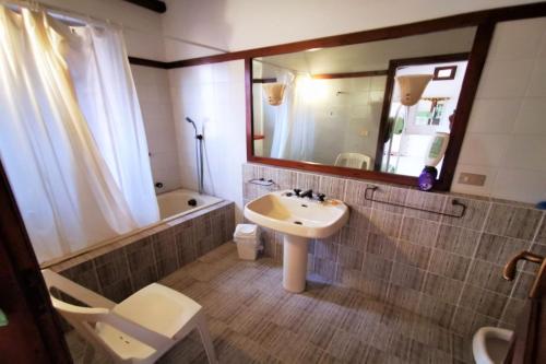 Ένα μπάνιο στο Villa Adriana - Xenia Sicily Villas