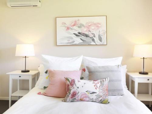 Ένα ή περισσότερα κρεβάτια σε δωμάτιο στο That Pink House