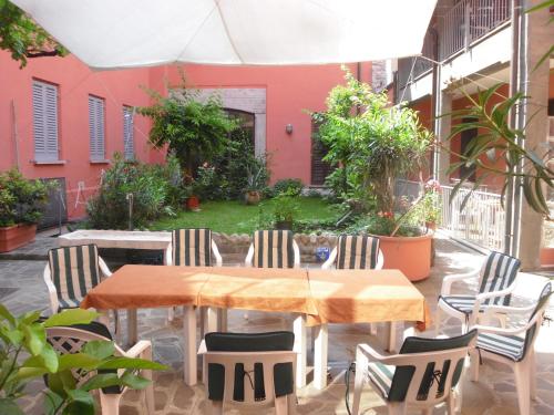 Un jardín fuera de Albergo Bianchi Stazione
