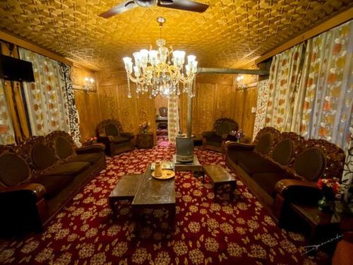 a living room with couches and a chandelier at Chicago Group of Houseboats in Srinagar