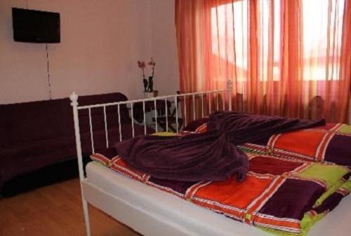 a bed with a blanket on it in a bedroom at Gästehaus Jeurissen ca 5 Autominuten von Europa-Park Rust oder Rulantica in Kappel-Grafenhausen
