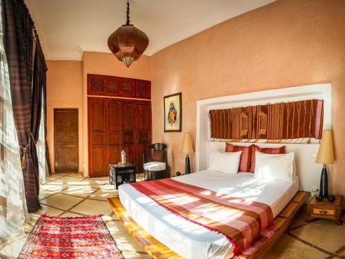 a bedroom with a large bed in a room at Riad Selouane in Marrakech