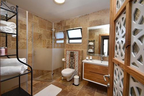 Ванная комната в אחוזת אלטה גלילאה - לנפוש בארץ להרגיש בחו"ל