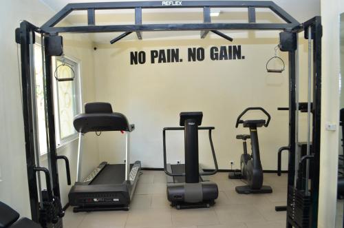 a gym with a sign that says no pain no gain at Hotel La Villette in Antananarivo