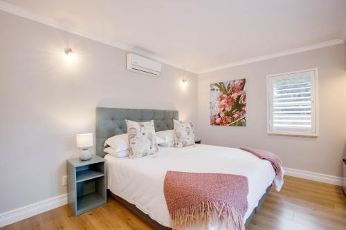 a bedroom with a bed and a window at Amberhall Guesthouse in Johannesburg
