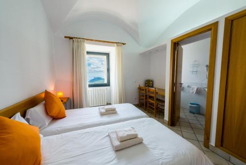a bedroom with a large white bed and a window at Petit Hotel Hostatgeria Sant Salvador in Felanitx